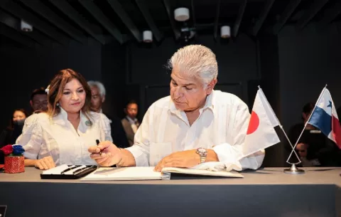  Cámaras de Comercio de Panamá y Osaka firman acuerdo para impulsar inversión en presencia de Mulino