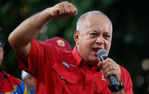 Cabello sobre María Corina Machado: 'Si a nosotros nos aprietan, nosotros la apretamos'