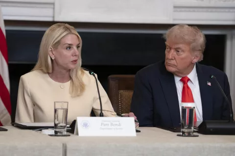 Trump habla de justicia por imputación contra el exdirector del FBI que investigó su campaña