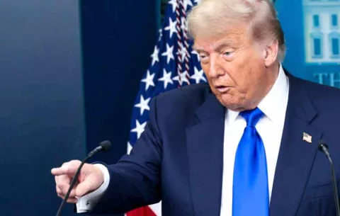 Donald Trump, multado con $83 millones por difamar a E. Jean Caroll