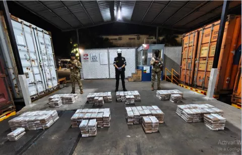Incautan cargamento de 553 paquetes de cocaína en puerto de Colón
