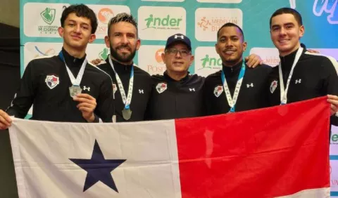 Esgrima panameña obtiene medallas de plata en Colombia 