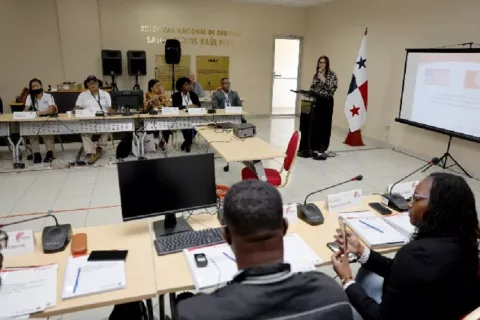 Expertos de EE.UU. entrenan a inspectores aduaneros de Panamá y el Caribe