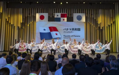Panamá muestra sus raíces indígenas en su Día Nacional en la Expo de Osaka