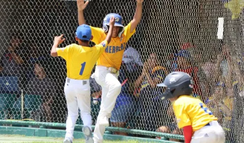 Herrera y Oeste mandan en el Campeonato Nacional de Béisbol  U10