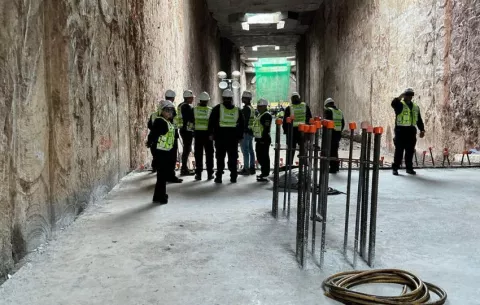 Bomberos inspeccionan túnel de la Línea 3 del Metro bajo el Canal de Panamá