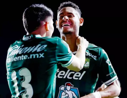  Ismael Díaz y James Rodríguez anotan empate del León ante el Mazatlán