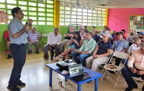 Dialogan sobre conflicto entre jaguar y ganado en Colón; realizarán censo en fincas afectadas
