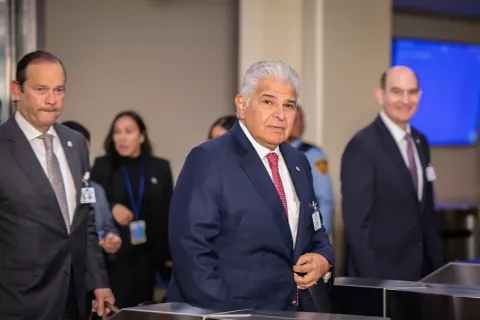 Mulino defiende sus viajes como promotor de Panamá, sentando en la presidencia no hago nada