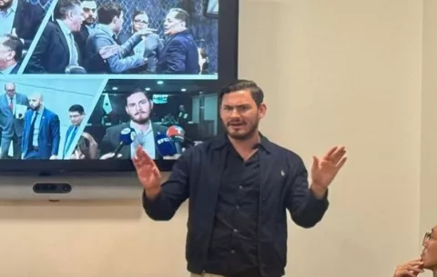 Juan Diego Vásquez: 'A veces cometemos el error de idealizar en exceso a los políticos'