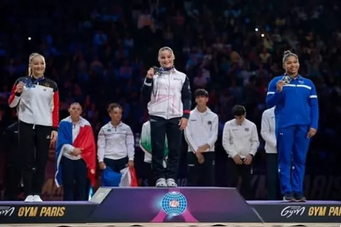 Karla Navas se cuelga la medalla de bronce en FIG World Challenge Cup 2025 en París 