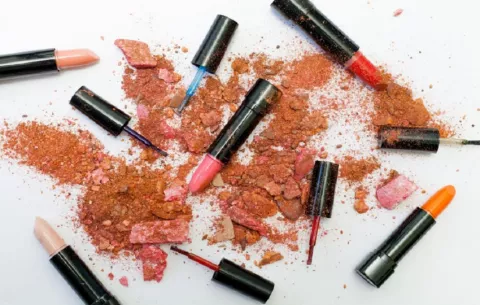 Autoridades decomisan cosméticos con cannabis sin registro sanitario