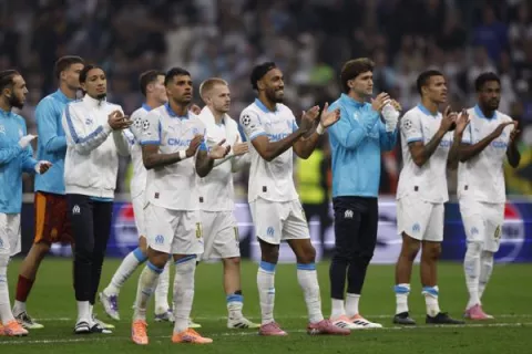 Olympique, de Michael Murillo, golea al Ajax en la Champions