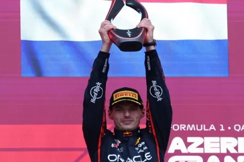 Verstappen gana en Bakú y se lleva el  Gran Premio de Azerbaiyán