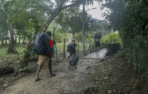 Sorteando el Darién, el éxodo a la inversa se lanza al mar