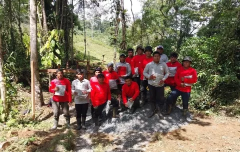 Conectando Caminos avanza con más de 7 proyectos de rehabilitación y mejoramiento de vías de acceso y crea nuevos empleos para 95 familias de comunidades mineras