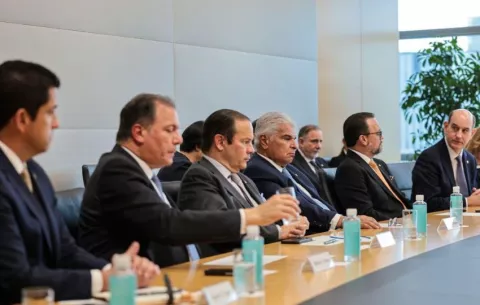 Mulino oficializa en Japón el inicio del proyecto de un gasoducto por el Canal de Panamá