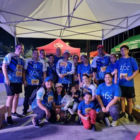 IFX suma kilómetros solidarios en la Carrera por la Vida de FANLYC 