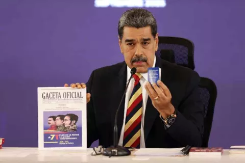 Un acosado Nicolás Maduro denuncia que Estados Unidos "apuntan" a Venezuela con 1.200 misiles