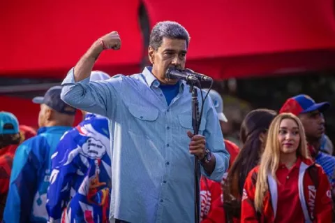 Maduro, con "fe inquebrantable en la victoria" ante "embestida" de EEUU