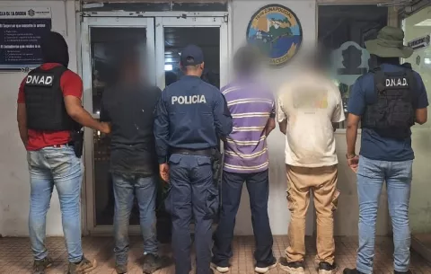 Capturan a tres personas e incautan 33 paquetes de presunta droga en La Chorrera