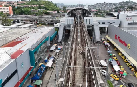 Realizan  operativo de desalojo en las inmediaciones de la estación San Miguelito para recuperar espacios públicos