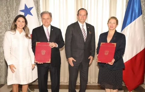 Ferrocarril: Panamá y Francia firman declaración de intención para desarrollar el proyecto