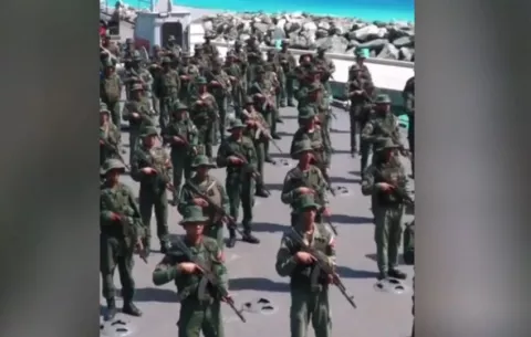 Venezuela califica de 'exitosa' maniobra militar en isla del Caribe ante 'amenaza' de EE.UU.