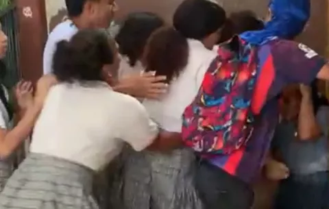 Trifulca con arma blanca en el colegio José Santos Puga desata alarma en Santiago