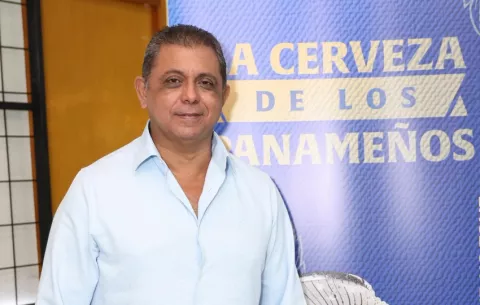 Víctor Bernal: cuatro décadas en el mundo del típico