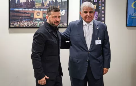 Mulino invita a Ucrania a adherirse al tratado de neutralidad del Canal de Panamá