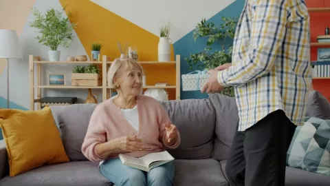 Inadeh lanza programas para el cuidado de adultos mayores y programación web