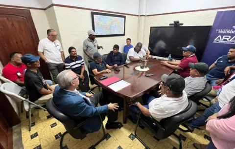 Pescadores artesanales y administrador de la ARAP acuerdan revisar sanciones