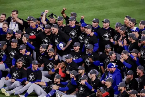 Yanquis son eliminados por Toronto; Filis y Cachorros siguen con vida en los playoff de las Grandes Ligas