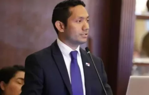 Bernardo Meneses se postula a la primera vicepresidencia del CEN del PRD