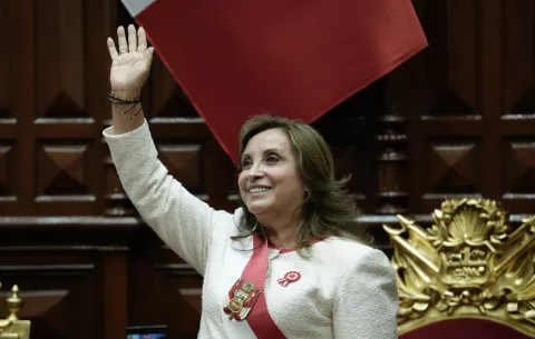 Fiscalía de Perú solicita que se prohíba salir del país a destituida presidenta Boluarte