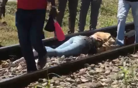 Mujer de 48 años pierde dedos de los pies tras ser impactada por el tren en Colón