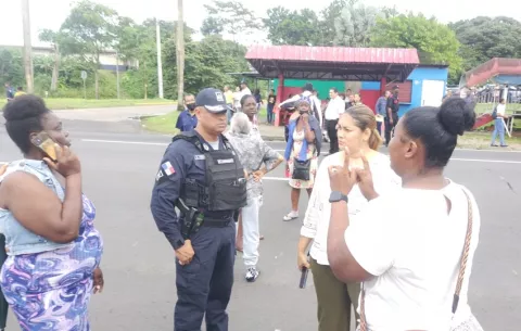 Pacientes de hemodiálisis de la CSS en Colón exigen reparación de equipos