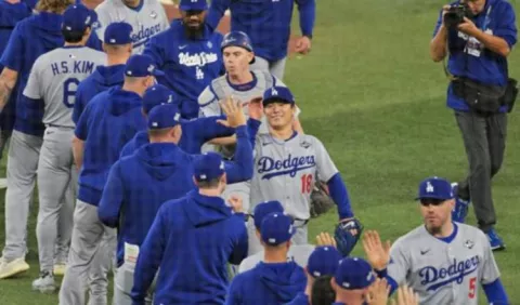 Dodgers y Azulejos, en duelo clave en la Serie Mundial de las Grandes Ligas