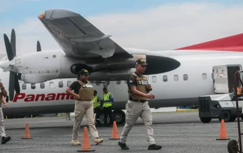 Panamá recibe seis vehículos de Estados Unidos para ampliar sus operaciones migratorias