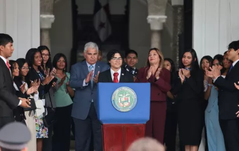  Mulino insta a los jóvenes a seguir luchando por un mejor futuro a través de la educación
