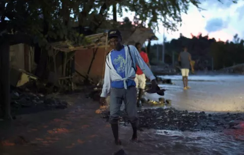 Se inunda el pueblo de Haití en el que murieron veinte personas por el huracán Melissa