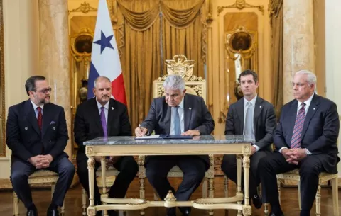 Mulino sanciona ley de adhesión de Panamá como Estado Asociado del Mercosur