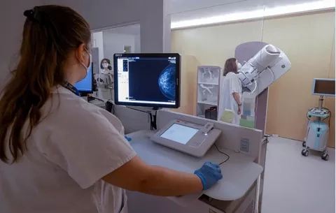 Una de cada 8 mujeres padecerá cáncer de mama; la mitad de las que lo presentan no tienen factores de riesgo