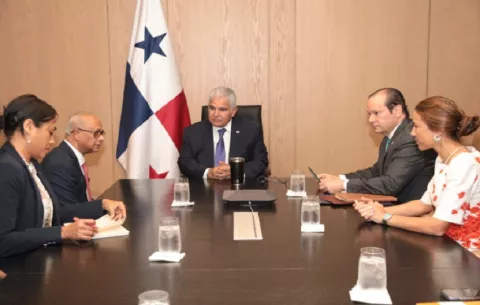 El mandatario panameño y el Secretario General de la OEA evalúan la situación geopolítica del hemisferio