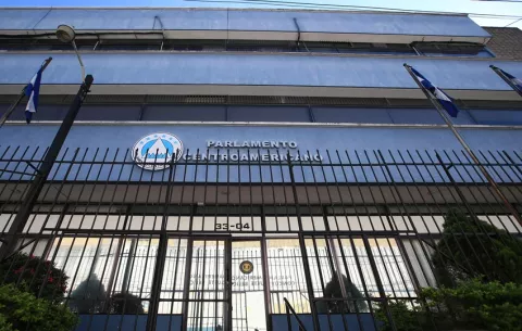 Parlacen señala a Vamos de recurrir a la 'demagogia populista'  y buscar los titulares fáciles