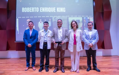 Roberto King recibe el reconocimiento Guillermo Heras por su gestión cultural