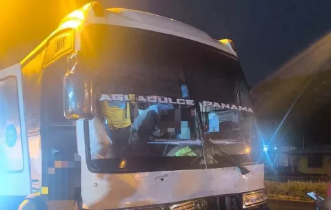 Conductor del bus de la ruta Panamá-Aguadulce atropella a un hombre en Sajalices 