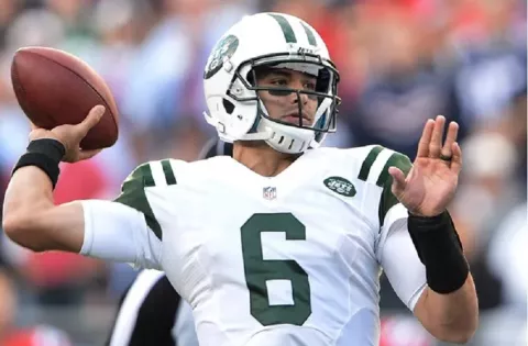 Detienen y apuñalan a ex quarterback de la NFL