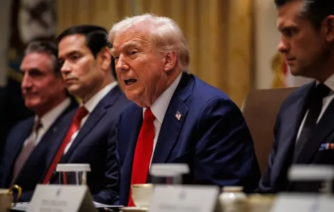 Trump dice que 'no hay un plazo' para el desarme de Hamás en Gaza